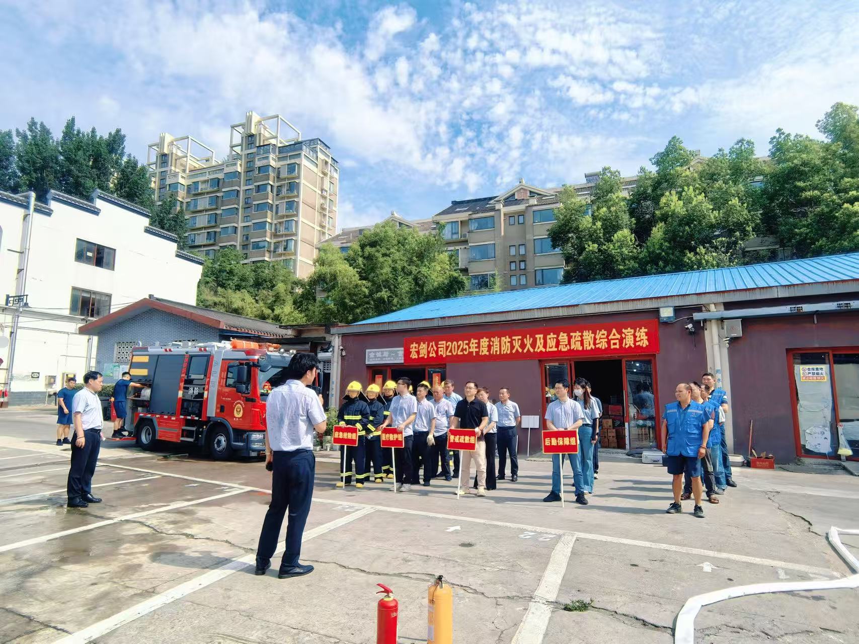 开展消防应急演练 筑牢市场安全“防火墙”