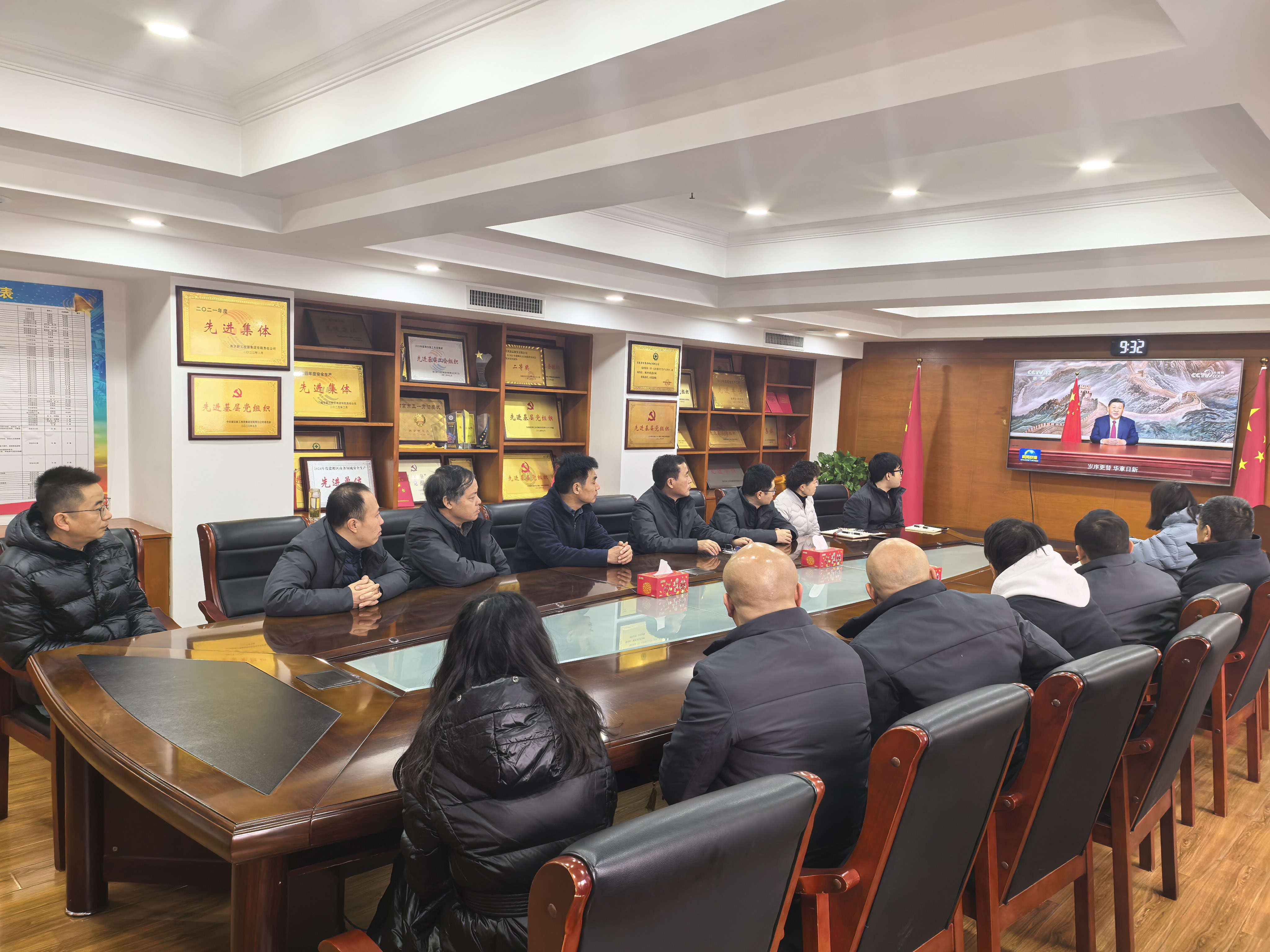 聆听新年贺词  汲取奋进力量